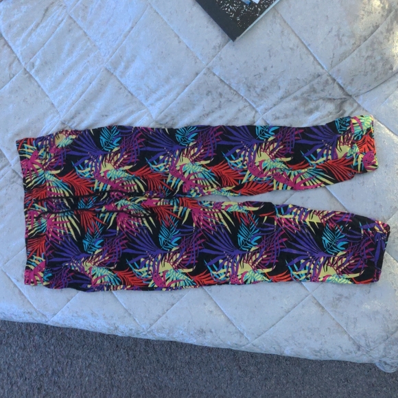 NEW LOOK (SMALL) MUTICOLOR TROPICAL CAPRI'S - Picture 1 of 4